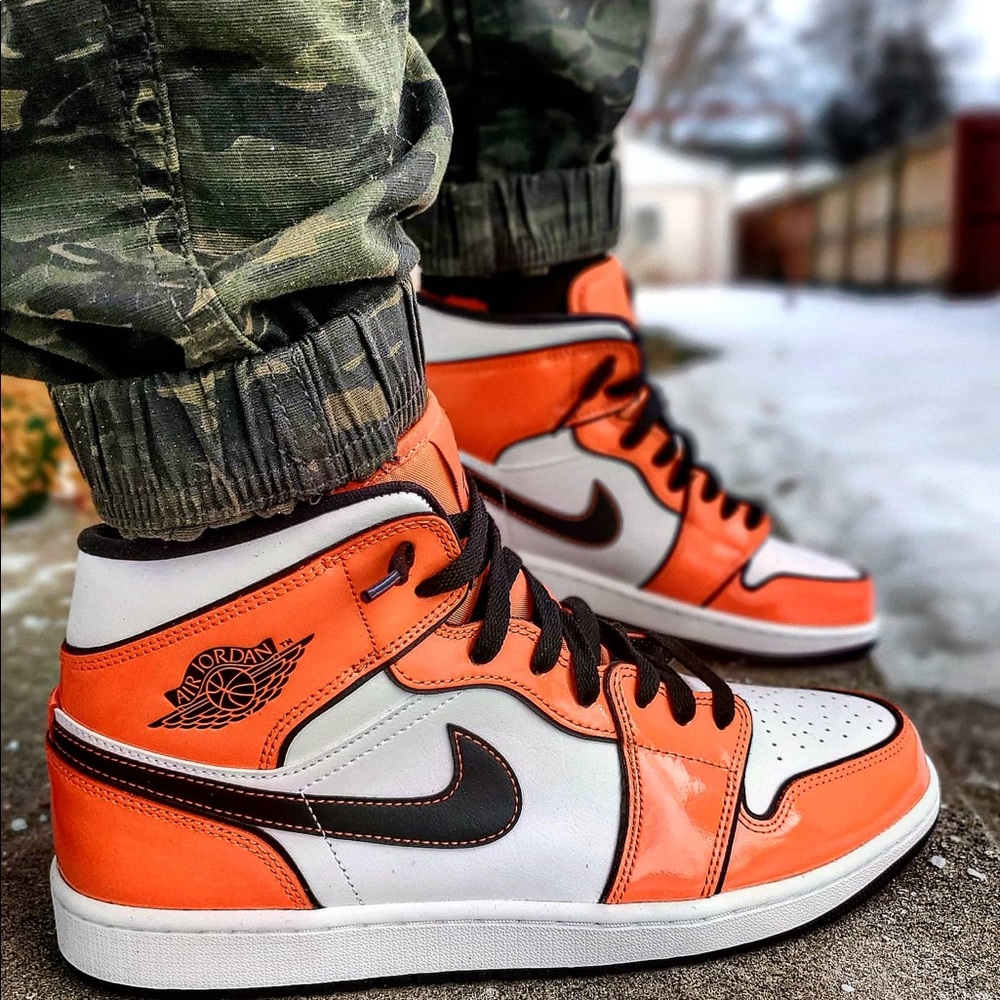 Air Jordan 1 mid turf